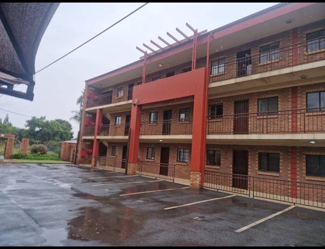 1 BEDROOM APARTMENT FOR SALE IN KEMPTON PARK